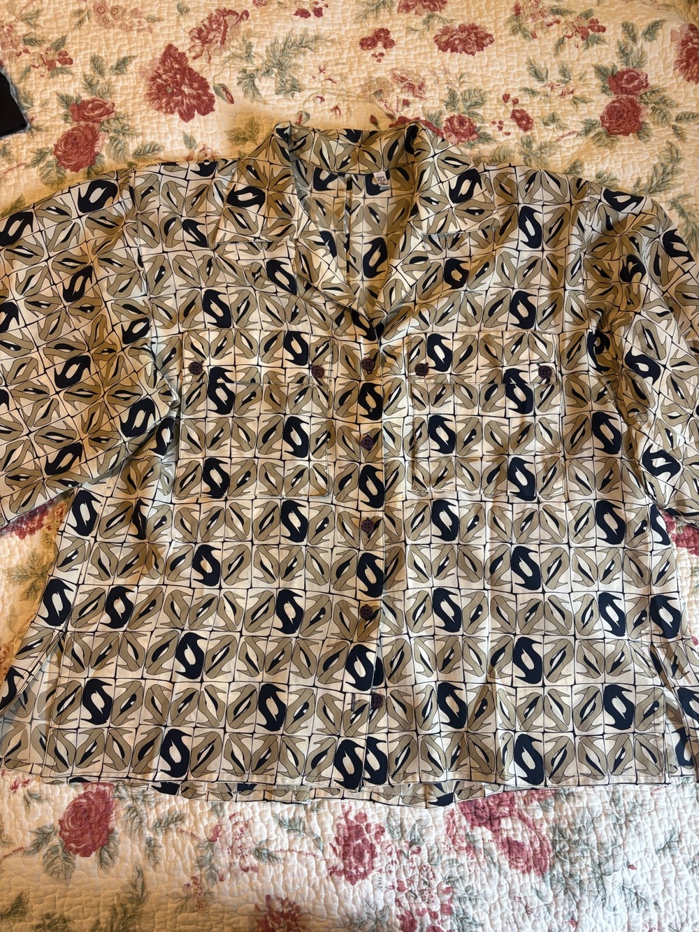 Vintage 100% Silk Abstract Button Up Blouse Size 10 Y2K